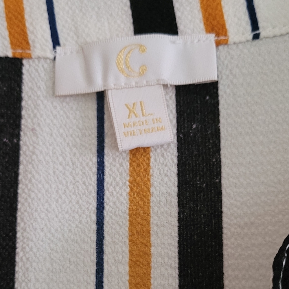 ❤️ 3/$10 High-Low Top - Picture 2 of 10